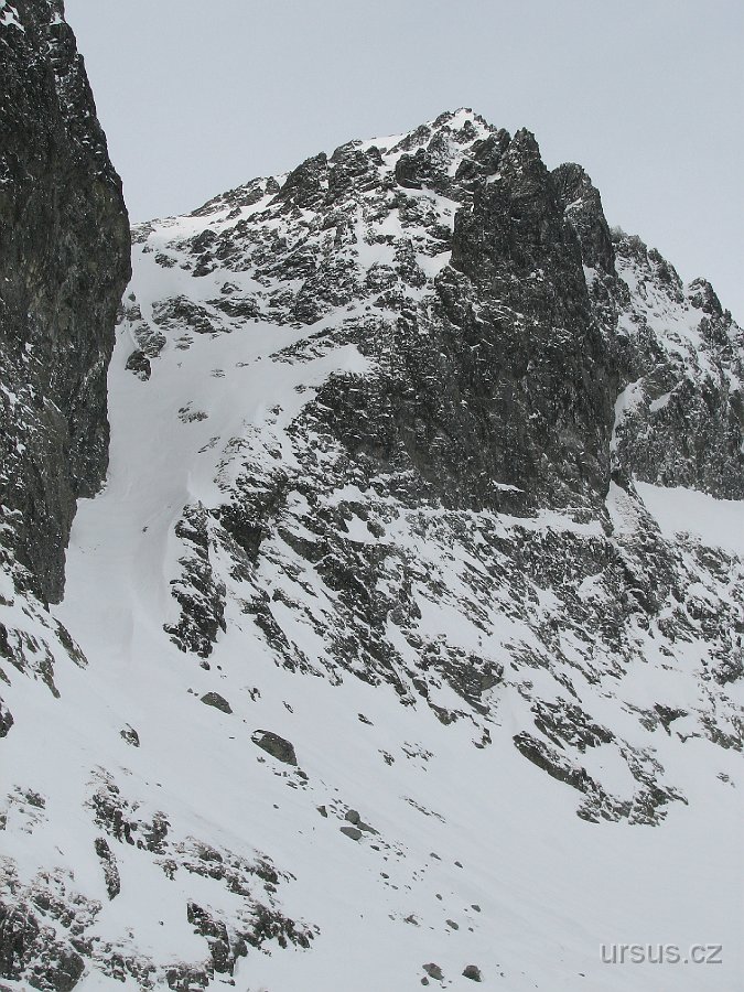 tatry 202.jpg - Čekal nás tento krásný vysněžený žlab a troška mixového lezení.